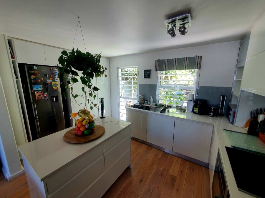 To Let 2 Bedroom Property for Rent in Green Point Western Cape
